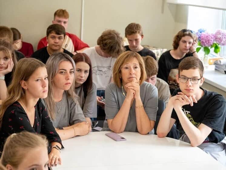 Серпуховская молодёжь встретилась с бойцом курского направления