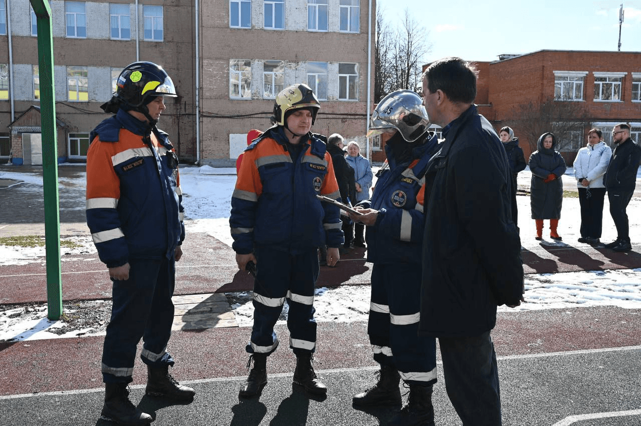В одной из школ Серпухова прошла тренировка по эвакуации при пожаре