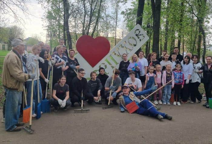 Серпуховские комсомольцы убрались в одноименном парке