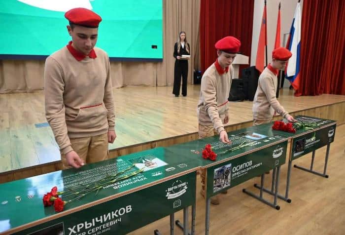 В Дашковской школе открыли три «Парты Героя» в память о погибших выпускниках