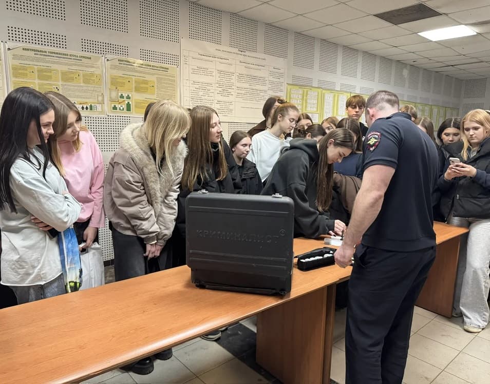 В УМВД России «Серпуховское» прошёл День открытых дверей для старшеклассников и выпускников
