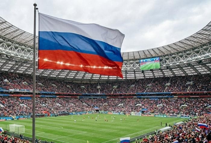 Госдума обязала вывешивать российский флаг на всех спортобъектах