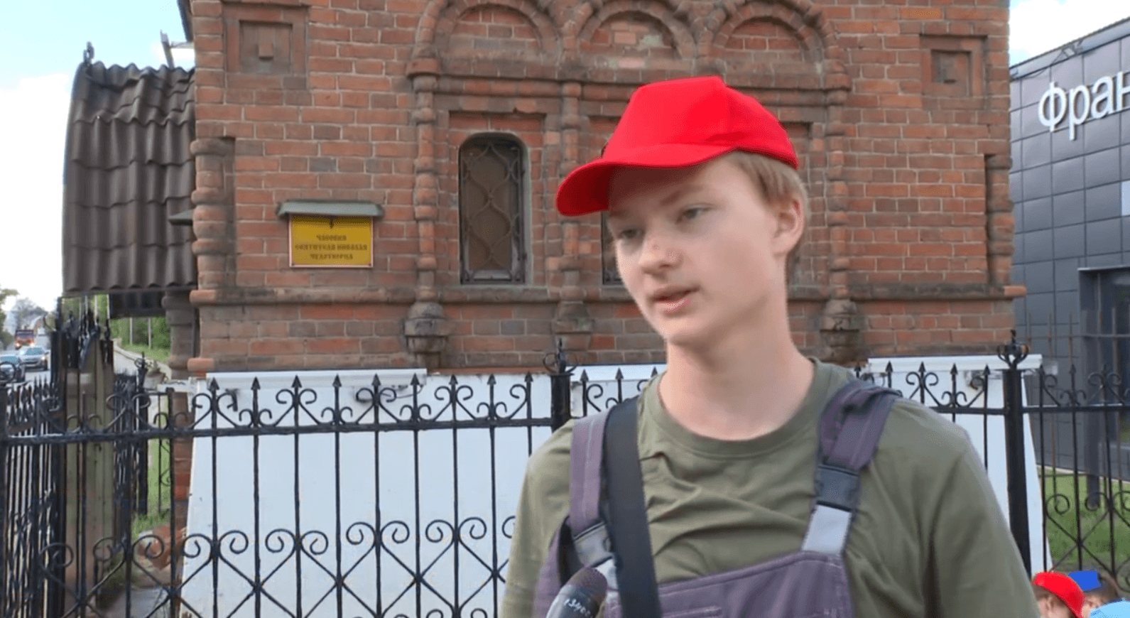 Летние трудовые бригады Центра по профориентации и трудоустройству молодёжи продолжают свою работу