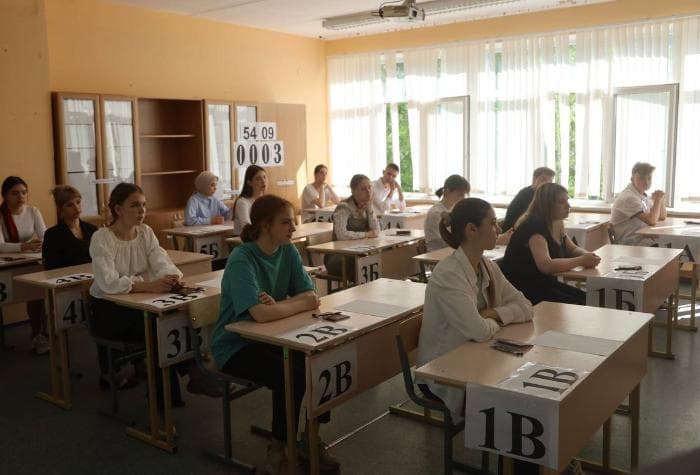 Первый прошел: ЕГЭ по по литературе, истории и химии сдали в Серпухове