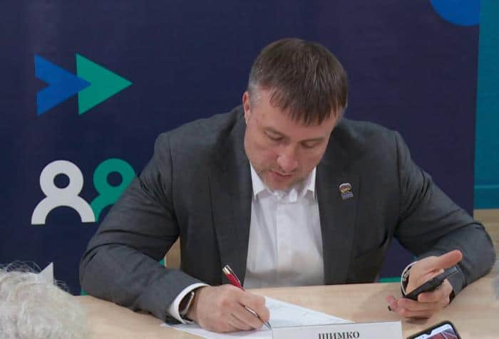 Глава Серпухова Алексей Шимко провел выездную встречу с жителями в школе №1