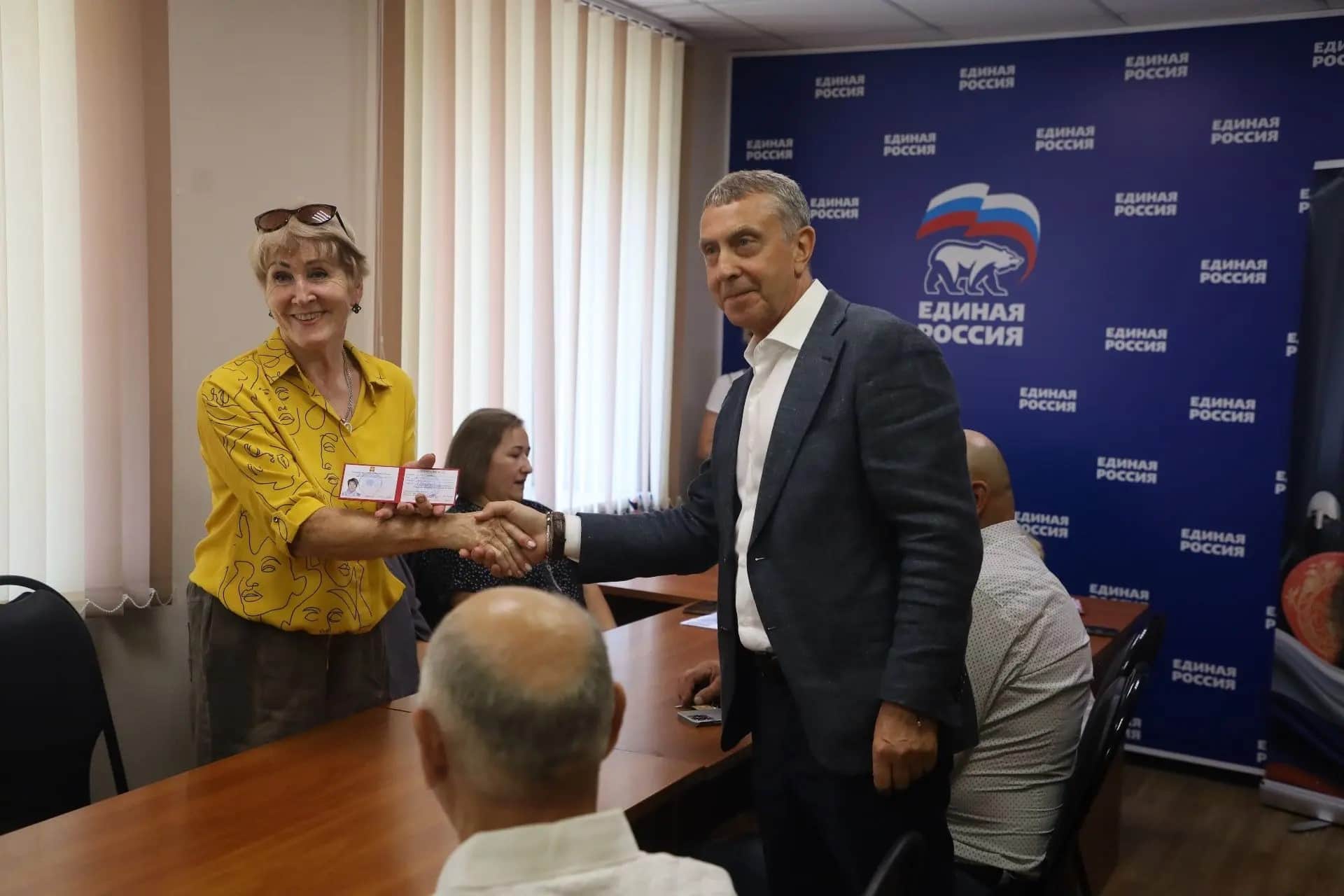 20 старост в Серпухове получили удостоверения: теперь они официально решают проблемы сёл