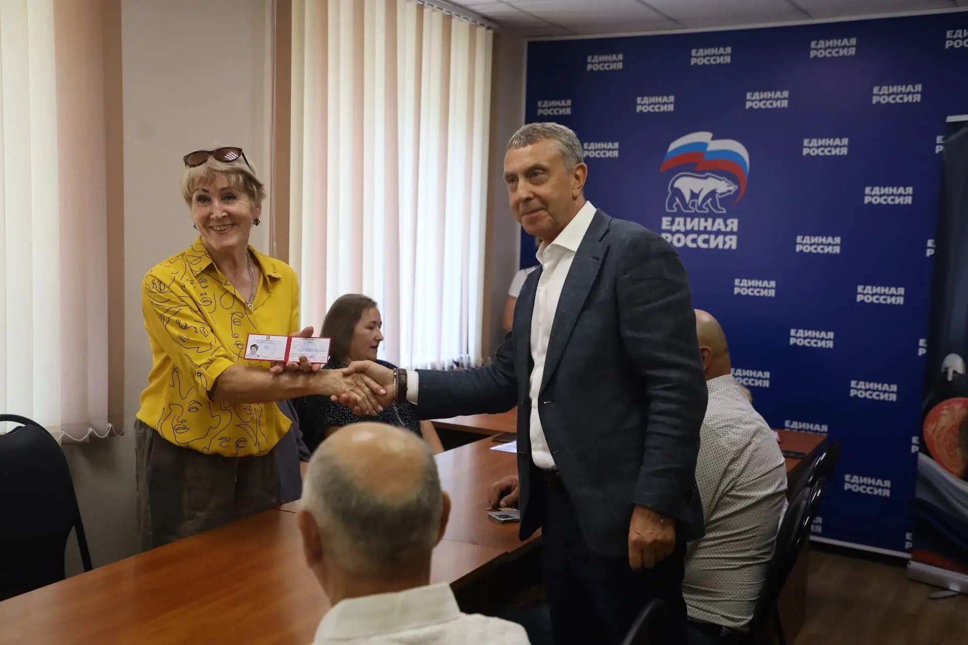 20 старост в Серпухове получили удостоверения: теперь они официально решают проблемы сёл