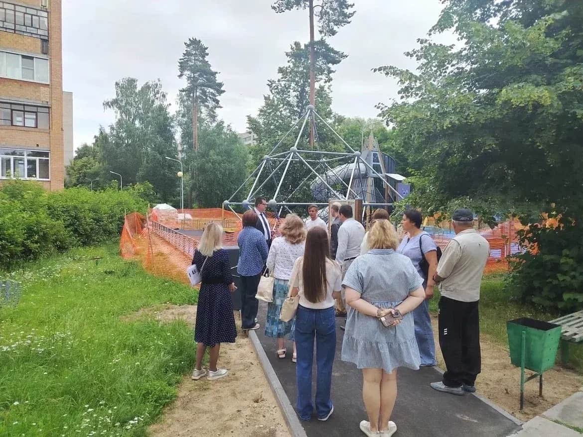 В Протвино на улице Ленина проверили ход строительства нового игрового комплекса
