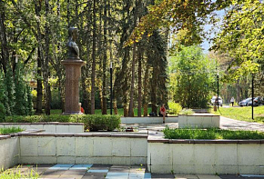 В Пущино на выездной администрации обсудили благоустройство исторического сквера
